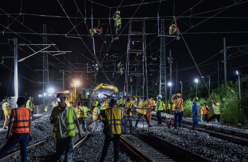 赣深高铁顺利牵手广深城际!未来广州东、深圳站可乘高铁通达赣州休闲区蓝鸢梦想 - Www.slyday.coM 赣深高铁顺利牵手广深城际!未来广州东、深圳站可乘高铁通达赣州休闲区蓝鸢梦想 - Www.slyday.coM