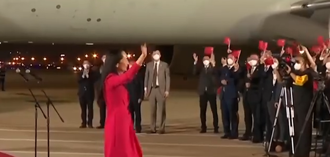 “祖国,我回来了”,孟晚舟哽咽发言后,现场这个细节让人泪目休闲区蓝鸢梦想 - Www.slyday.coM “祖国,我回来了”,孟晚舟哽咽发言后,现场这个细节让人泪目休闲区蓝鸢梦想 - Www.slyday.coM