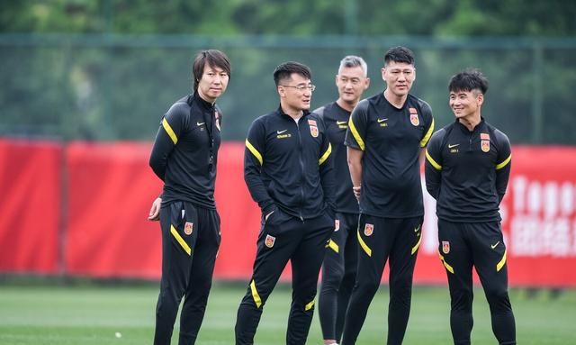 昨天12点!国足传出消息:李铁教练“雪上加霜”,战越南拿三分难