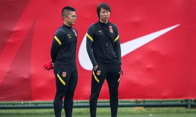 昨天12点!国足传出消息:李铁教练“雪上加霜”,战越南拿三分难