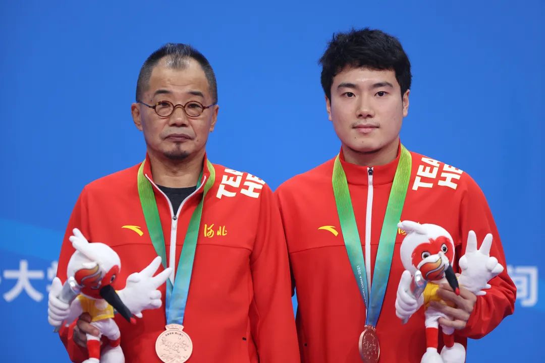 全运乒乓大结局!樊振东横扫“黑马”刘丁硕,首夺全运会男单冠军休闲区蓝鸢梦想 - Www.slyday.coM 全运乒乓大结局!樊振东横扫“黑马”刘丁硕,首夺全运会男单冠军休闲区蓝鸢梦想 - Www.slyday.coM