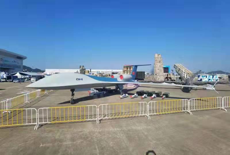 图为彩虹-6大型双发通用无人机与射手系列导弹