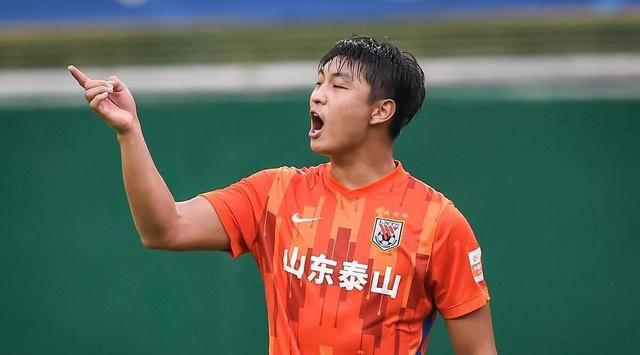 越南主帅再放豪言疯狂挑衅,国足重用泰山队两大悍将可大破对手