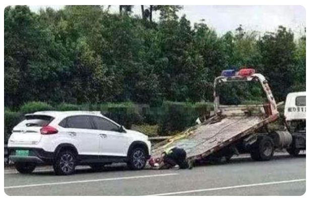 跑了趟高速,新能源车主气得想卖车,花钱买了个大玩具休闲区蓝鸢梦想 - Www.slyday.coM 跑了趟高速,新能源车主气得想卖车,花钱买了个大玩具休闲区蓝鸢梦想 - Www.slyday.coM