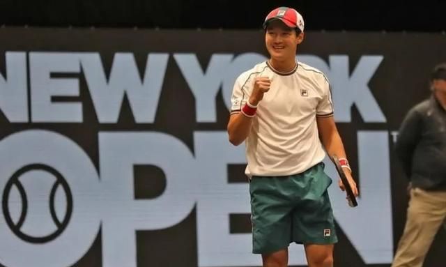 权纯雨阿斯塔纳捧杯,上个拿到巡回赛冠军的<a href=