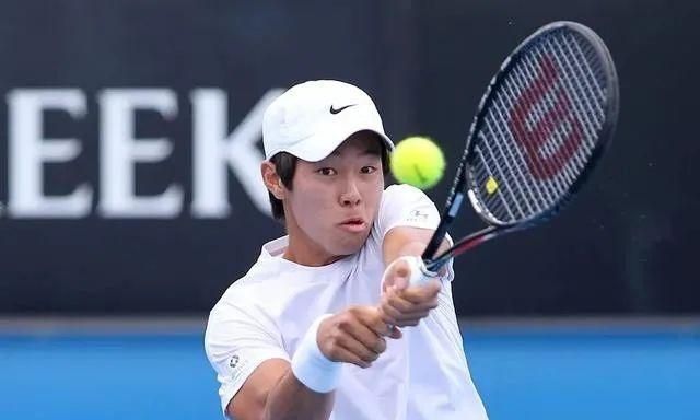 权纯雨阿斯塔纳捧杯,上个拿到巡回赛冠军的<a href=