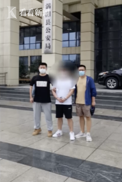 男子进群"炒股"被骗120余万!群友全是骗子和托...最后他也被抓了休闲区蓝鸢梦想 - Www.slyday.coM 男子进群"炒股"被骗120余万!群友全是骗子和托...最后他也被抓了休闲区蓝鸢梦想 - Www.slyday.coM