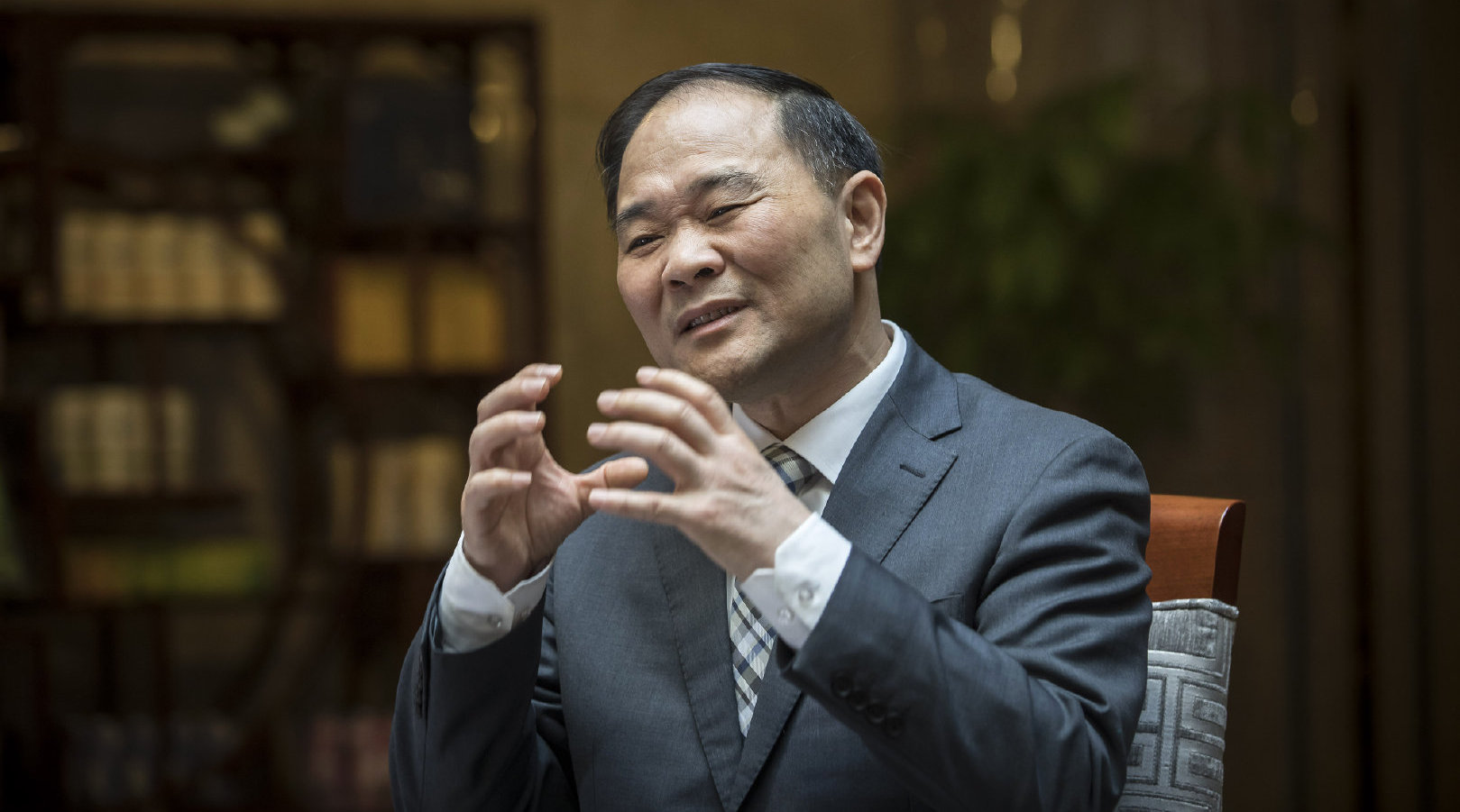 定位高端!李书福手机项目落户武汉,小米造车吉利造手机