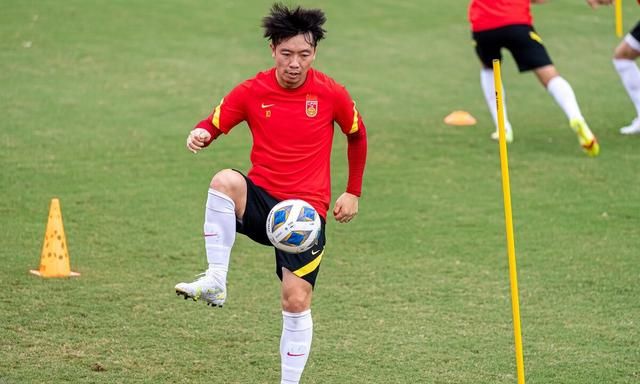 早上9点!国足收到喜讯:越南核心出问题,国安张稀哲迎来好机会