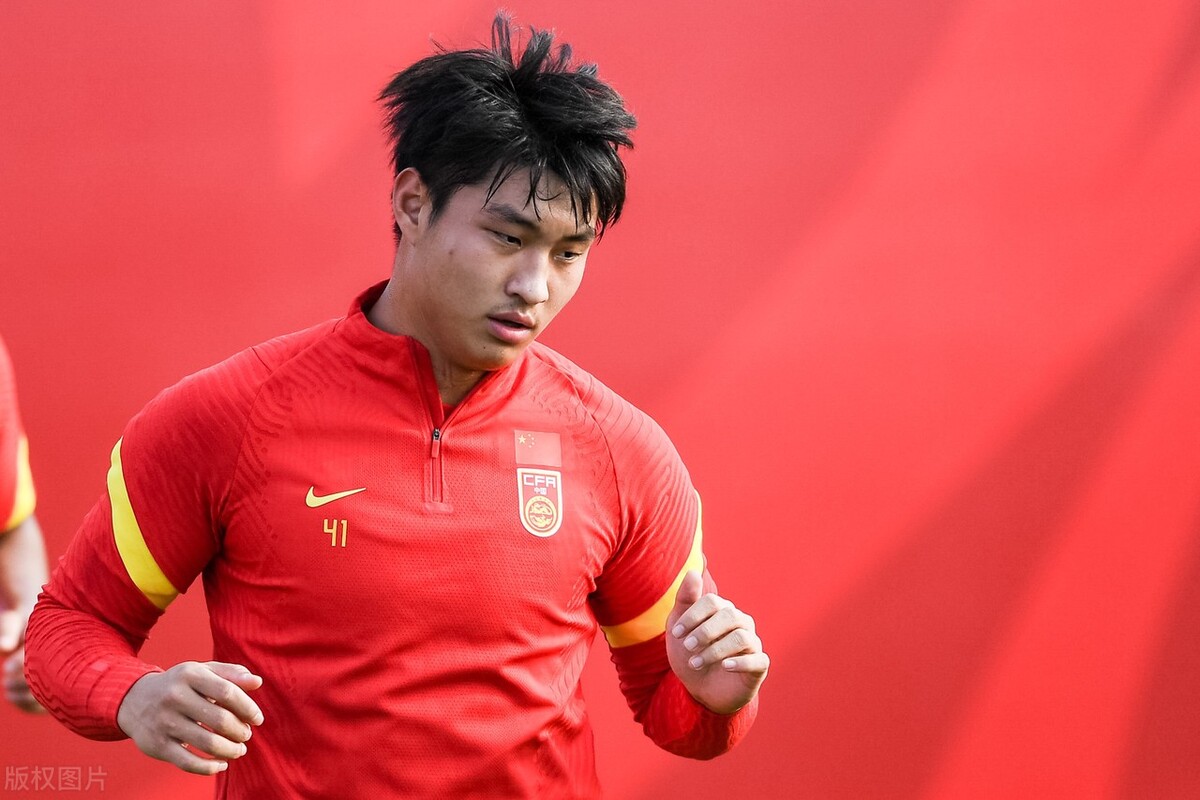 国足战越南倒计10天:韦世豪金敬道连续缺席合练 郭田雨单独调整