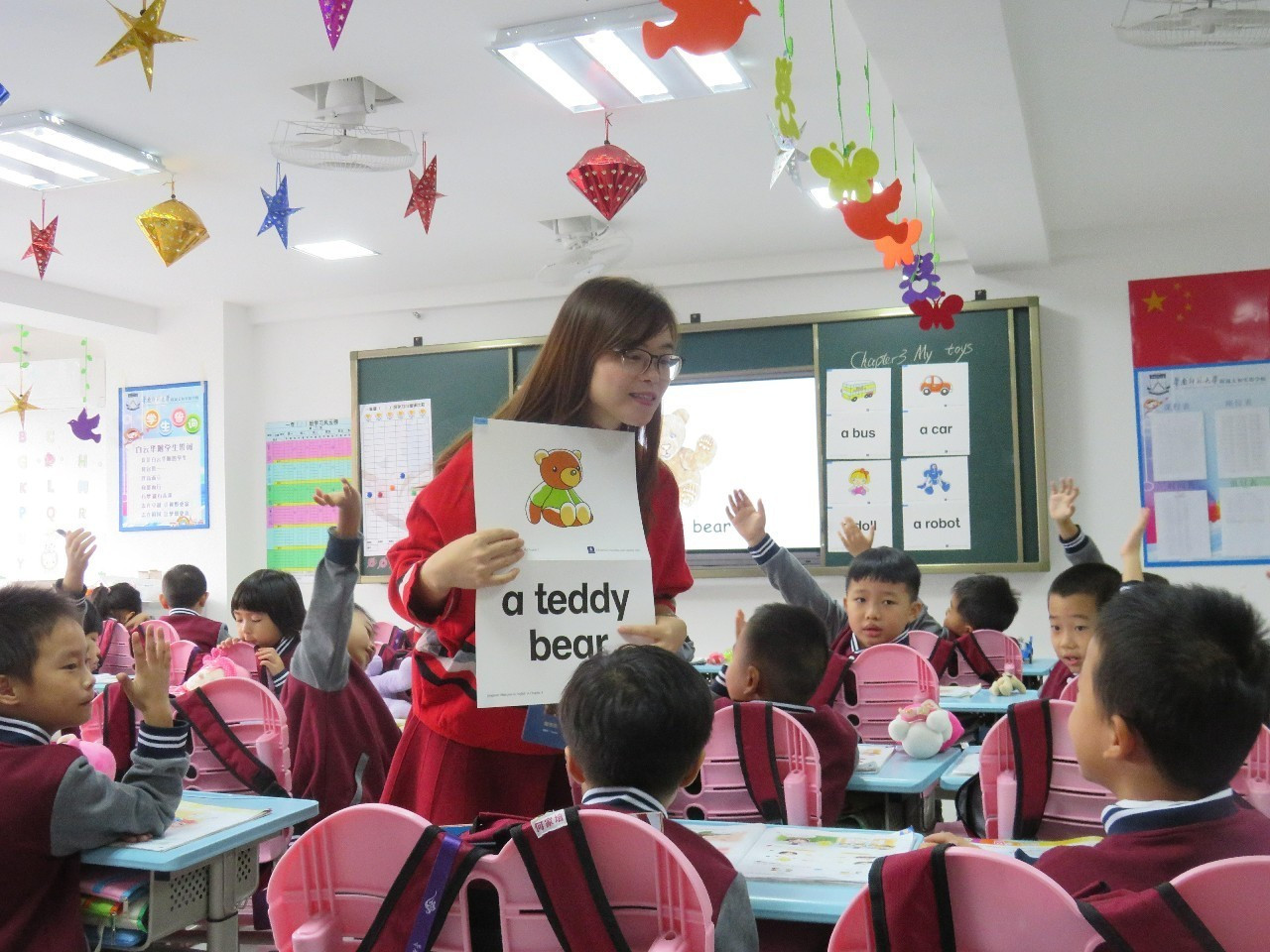 同样是小学生为何学英语有早有晚一年级不教英语家长该怎么办