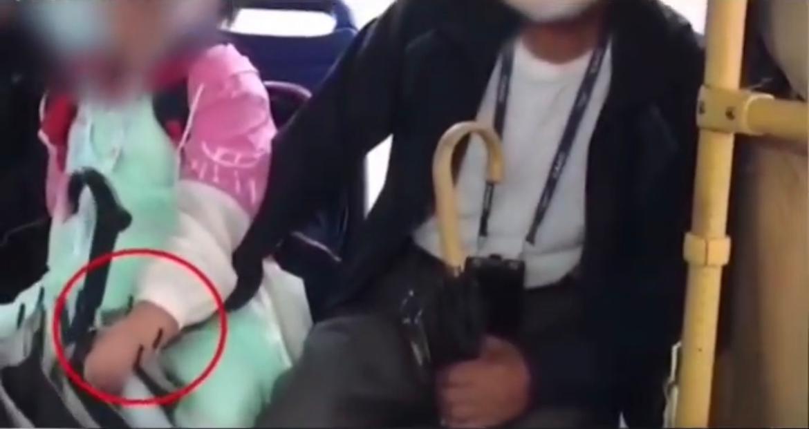 山东一老人公交上猥亵女孩被乘客制止,警方:已被采取刑事强制措施休闲区蓝鸢梦想 - Www.slyday.coM 山东一老人公交上猥亵女孩被乘客制止,警方:已被采取刑事强制措施休闲区蓝鸢梦想 - Www.slyday.coM