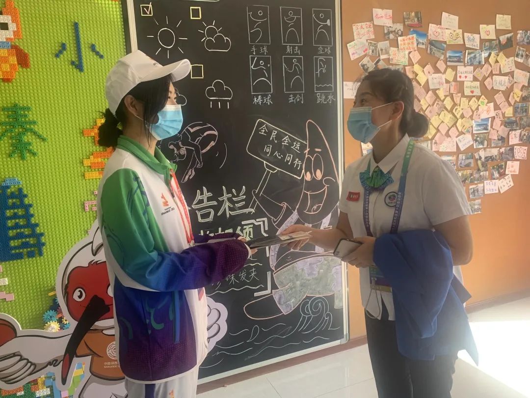 全运会闭幕式后,他们“抱警”了!休闲区蓝鸢梦想 - Www.slyday.coM 全运会闭幕式后,他们“抱警”了!休闲区蓝鸢梦想 - Www.slyday.coM