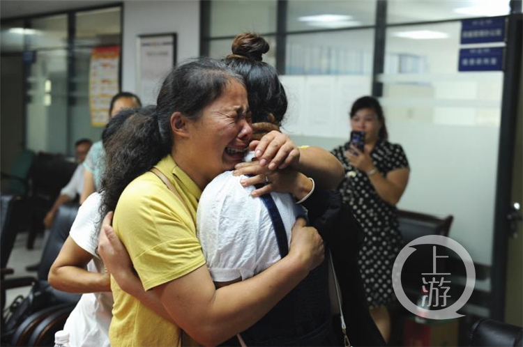 采血22天后 女儿找到了离散20年的亲生父母休闲区蓝鸢梦想 - Www.slyday.coM 采血22天后 女儿找到了离散20年的亲生父母休闲区蓝鸢梦想 - Www.slyday.coM