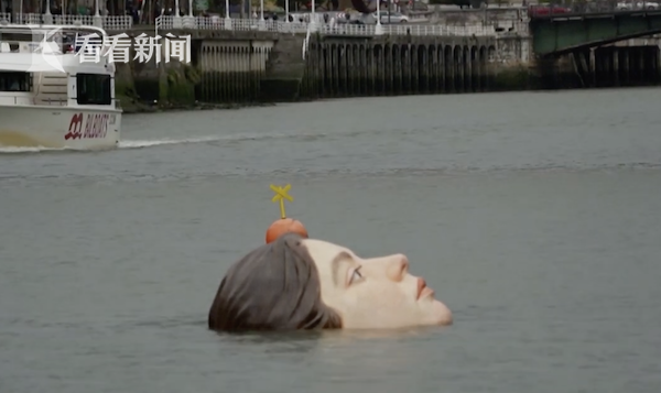 阴间西班牙河道惊现溺水少女人头雕像