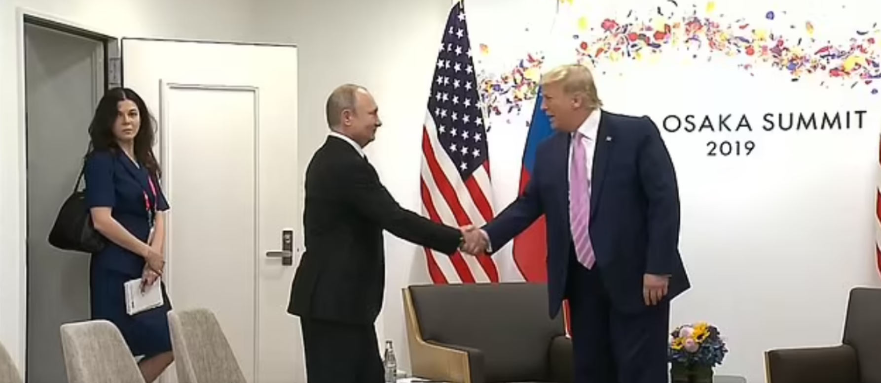 美方称普京挑美女翻译分散特朗普注意力,俄方回应休闲区蓝鸢梦想 - Www.slyday.coM 美方称普京挑美女翻译分散特朗普注意力,俄方回应休闲区蓝鸢梦想 - Www.slyday.coM