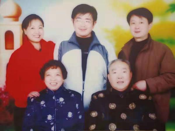 烈士纪念日前夕,走进长霞的世界 重温英烈的故事休闲区蓝鸢梦想 - Www.slyday.coM 烈士纪念日前夕,走进长霞的世界 重温英烈的故事休闲区蓝鸢梦想 - Www.slyday.coM