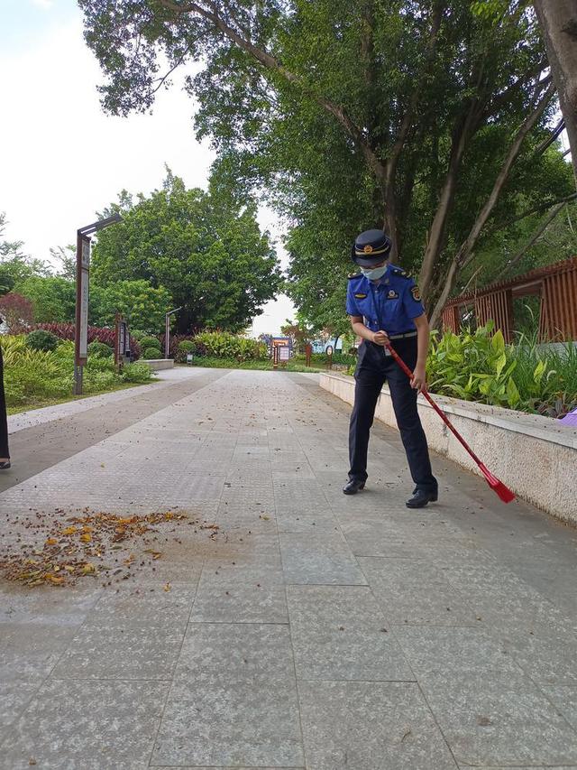 「五大专项行动,巾帼共努力②」深度清洁迎接国庆,东莞玉兰女子执法服务队在行动休闲区蓝鸢梦想 - Www.slyday.coM 「五大专项行动,巾帼共努力②」深度清洁迎接国庆,东莞玉兰女子执法服务队在行动休闲区蓝鸢梦想 - Www.slyday.coM