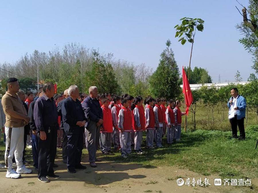 定陶区第一实小费庄校区开展“烈士纪念日”活动休闲区蓝鸢梦想 - Www.slyday.coM 定陶区第一实小费庄校区开展“烈士纪念日”活动休闲区蓝鸢梦想 - Www.slyday.coM