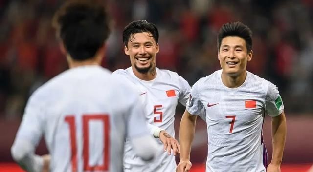 国足决战越南,李铁最新战术遭曝光,1米92锋霸有望代替武磊首秀