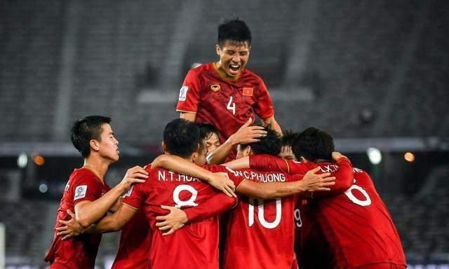 10月7日,中国VS越南,武磊万里驰援,我不想哭着去上班