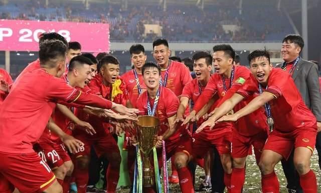 10月7日,中国VS越南,武磊万里驰援,我不想哭着去上班