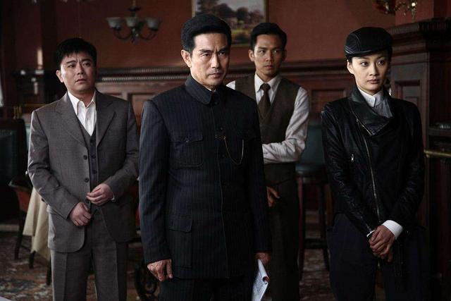 经典再现！谍战深海全集高清下载，情感与智慧的较量 (经典谍战)