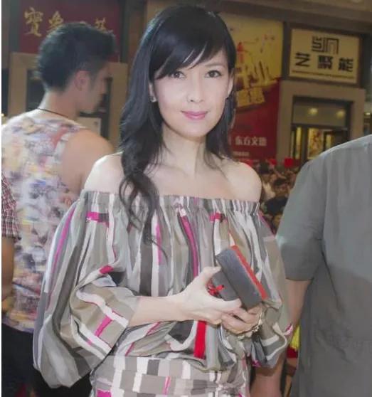 53岁周慧敏自拍曝光：定居<a href=