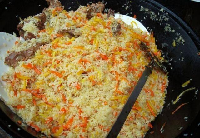 做新疆抓饭，羊肉是高压锅炖熟的吗？看完你就知道怎么做了