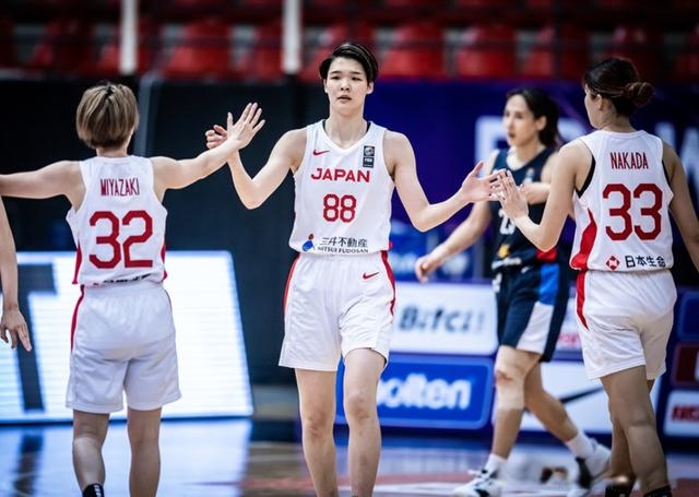 强！日本队5分险胜，头名晋级半决赛，全队乐开花，<a href=