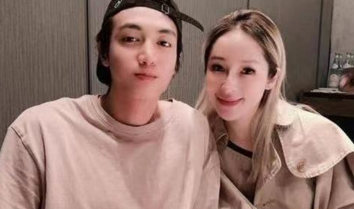 黄皓回到<a href=