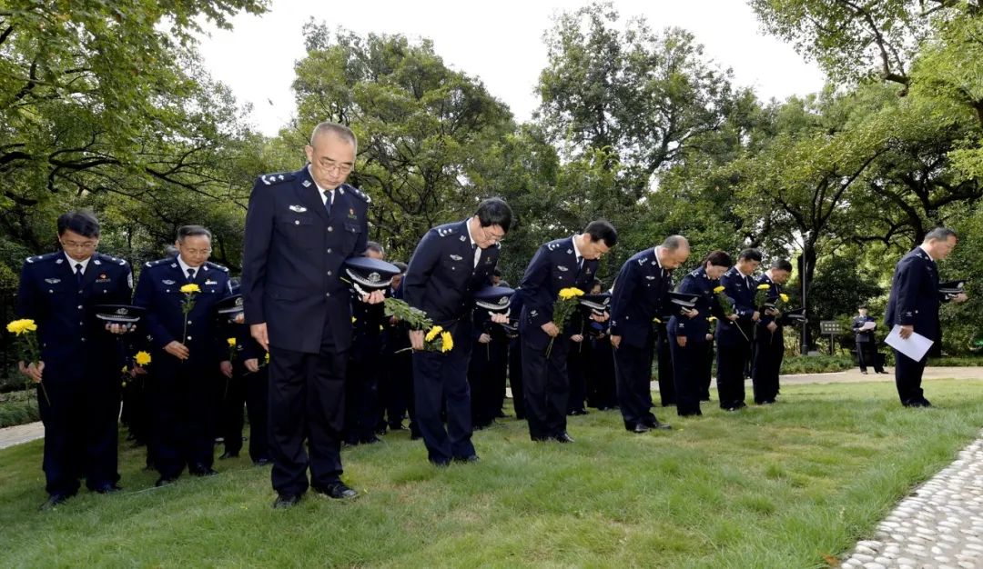鲜花赠英烈,忠诚筑警魂!今天,浙江省公安厅举行向公安英烈敬献花篮仪式休闲区蓝鸢梦想 - Www.slyday.coM 鲜花赠英烈,忠诚筑警魂!今天,浙江省公安厅举行向公安英烈敬献花篮仪式休闲区蓝鸢梦想 - Www.slyday.coM