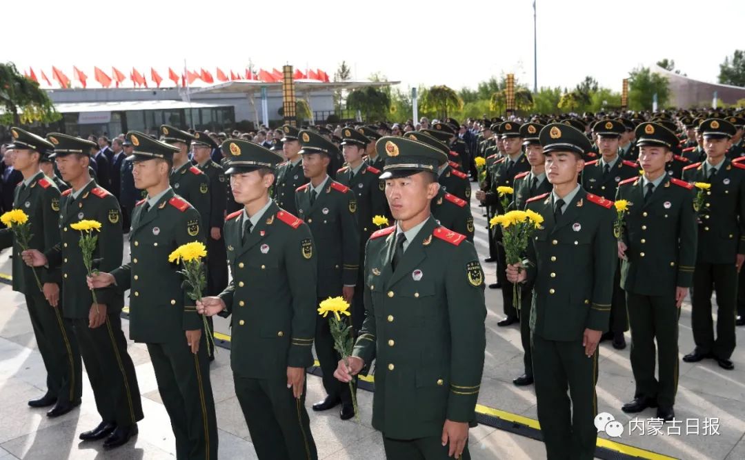 自治区领导和首府各族各界代表向人民英雄敬献花篮 石泰峰王莉霞李秀领参加休闲区蓝鸢梦想 - Www.slyday.coM 自治区领导和首府各族各界代表向人民英雄敬献花篮 石泰峰王莉霞李秀领参加休闲区蓝鸢梦想 - Www.slyday.coM