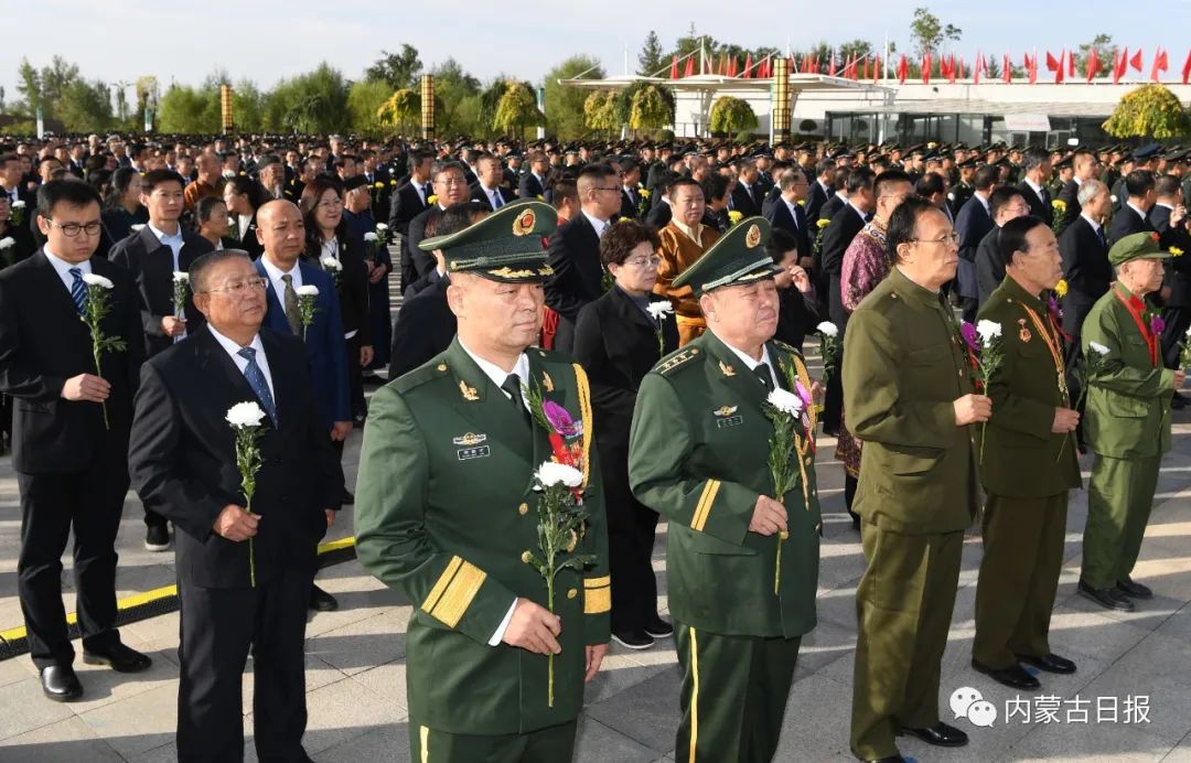 自治区领导和首府各族各界代表向人民英雄敬献花篮 石泰峰王莉霞李秀领参加休闲区蓝鸢梦想 - Www.slyday.coM 自治区领导和首府各族各界代表向人民英雄敬献花篮 石泰峰王莉霞李秀领参加休闲区蓝鸢梦想 - Www.slyday.coM