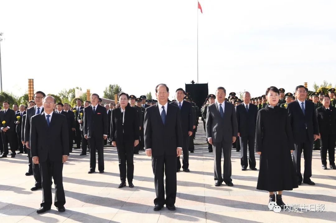 自治区领导和首府各族各界代表向人民英雄敬献花篮 石泰峰王莉霞李秀领参加休闲区蓝鸢梦想 - Www.slyday.coM 自治区领导和首府各族各界代表向人民英雄敬献花篮 石泰峰王莉霞李秀领参加休闲区蓝鸢梦想 - Www.slyday.coM