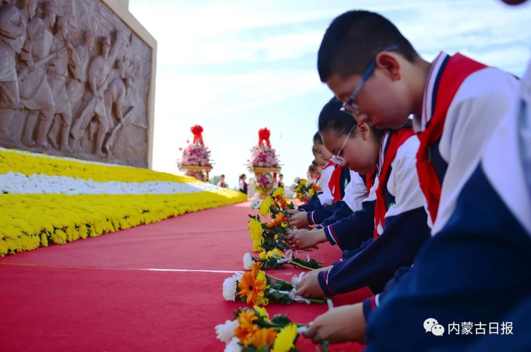 自治区领导和首府各族各界代表向人民英雄敬献花篮 石泰峰王莉霞李秀领参加休闲区蓝鸢梦想 - Www.slyday.coM 自治区领导和首府各族各界代表向人民英雄敬献花篮 石泰峰王莉霞李秀领参加休闲区蓝鸢梦想 - Www.slyday.coM