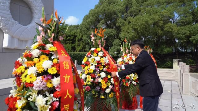 致敬先烈先辈 凝聚奋进力量 我市各界向人民英雄敬献花篮休闲区蓝鸢梦想 - Www.slyday.coM 致敬先烈先辈 凝聚奋进力量 我市各界向人民英雄敬献花篮休闲区蓝鸢梦想 - Www.slyday.coM