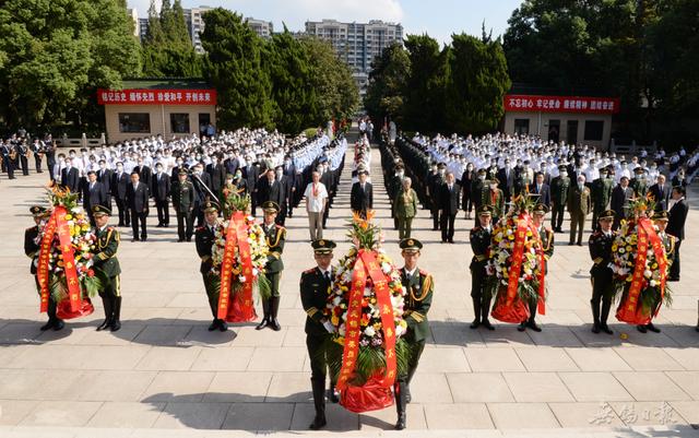 致敬先烈先辈 凝聚奋进力量 我市各界向人民英雄敬献花篮休闲区蓝鸢梦想 - Www.slyday.coM 致敬先烈先辈 凝聚奋进力量 我市各界向人民英雄敬献花篮休闲区蓝鸢梦想 - Www.slyday.coM