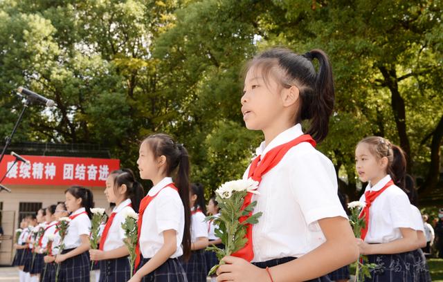 致敬先烈先辈 凝聚奋进力量 我市各界向人民英雄敬献花篮休闲区蓝鸢梦想 - Www.slyday.coM 致敬先烈先辈 凝聚奋进力量 我市各界向人民英雄敬献花篮休闲区蓝鸢梦想 - Www.slyday.coM