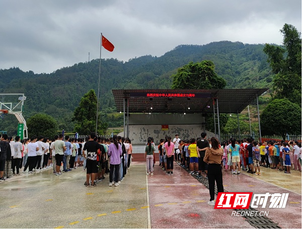 古丈县河蓬学校深入开展“我和我的祖国”主题教育休闲区蓝鸢梦想 - Www.slyday.coM 古丈县河蓬学校深入开展“我和我的祖国”主题教育休闲区蓝鸢梦想 - Www.slyday.coM