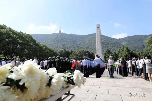 致敬先烈先辈 凝聚奋进力量 我市各界向人民英雄敬献花篮休闲区蓝鸢梦想 - Www.slyday.coM 致敬先烈先辈 凝聚奋进力量 我市各界向人民英雄敬献花篮休闲区蓝鸢梦想 - Www.slyday.coM