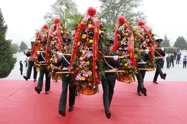 万柏林区各界举行“9.30烈士纪念日”向烈士敬献花篮仪式休闲区蓝鸢梦想 - Www.slyday.coM 万柏林区各界举行“9.30烈士纪念日”向烈士敬献花篮仪式休闲区蓝鸢梦想 - Www.slyday.coM