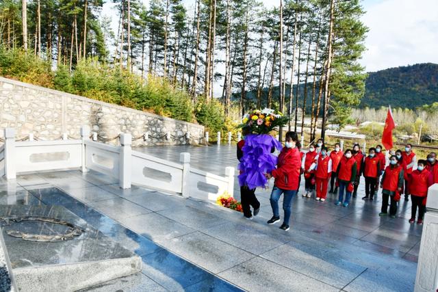 铭记先烈丰功伟绩 传承红色基因 大箐山县组织志愿者开展“烈士纪念日”祭扫活动休闲区蓝鸢梦想 - Www.slyday.coM 铭记先烈丰功伟绩 传承红色基因 大箐山县组织志愿者开展“烈士纪念日”祭扫活动休闲区蓝鸢梦想 - Www.slyday.coM