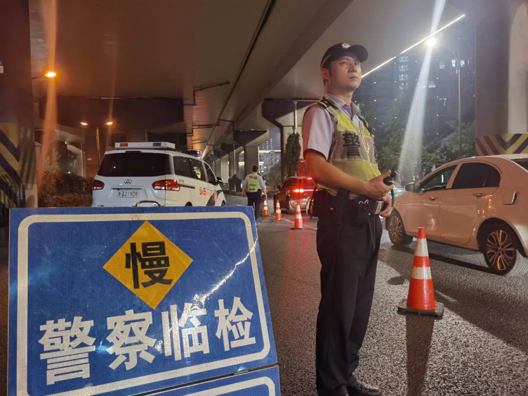 杭州东站已经人山人海了!部分高速大流量排队缓行…交警提醒:这才是堵车最重要的原因!休闲区蓝鸢梦想 - Www.slyday.coM 杭州东站已经人山人海了!部分高速大流量排队缓行…交警提醒:这才是堵车最重要的原因!休闲区蓝鸢梦想 - Www.slyday.coM