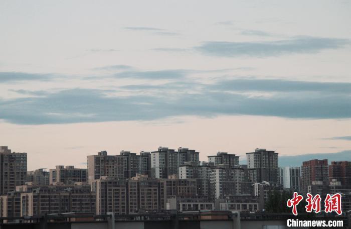 资料图:众多楼盘。 张一辰 摄