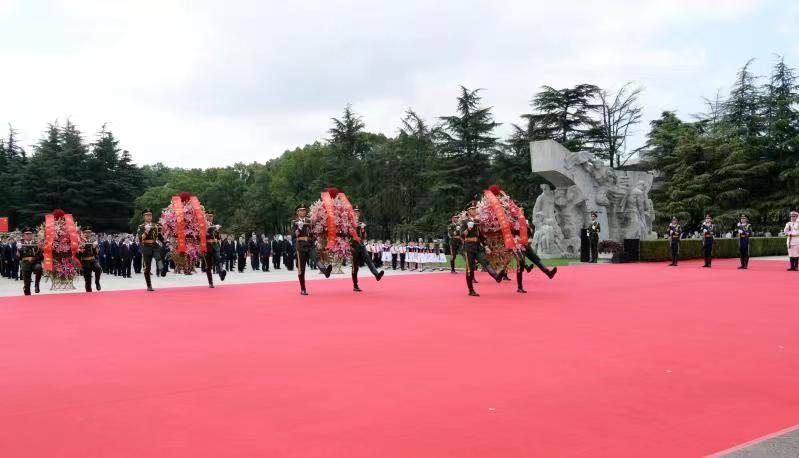 烈士纪念日,李强龚正等与各界代表向人民英雄敬献花篮休闲区蓝鸢梦想 - Www.slyday.coM 烈士纪念日,李强龚正等与各界代表向人民英雄敬献花篮休闲区蓝鸢梦想 - Www.slyday.coM