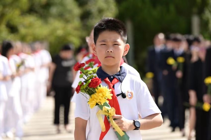 人民不会忘记,家国永念英雄!今天在浦东这些烈士陵园,我们向烈士敬献花篮休闲区蓝鸢梦想 - Www.slyday.coM 人民不会忘记,家国永念英雄!今天在浦东这些烈士陵园,我们向烈士敬献花篮休闲区蓝鸢梦想 - Www.slyday.coM