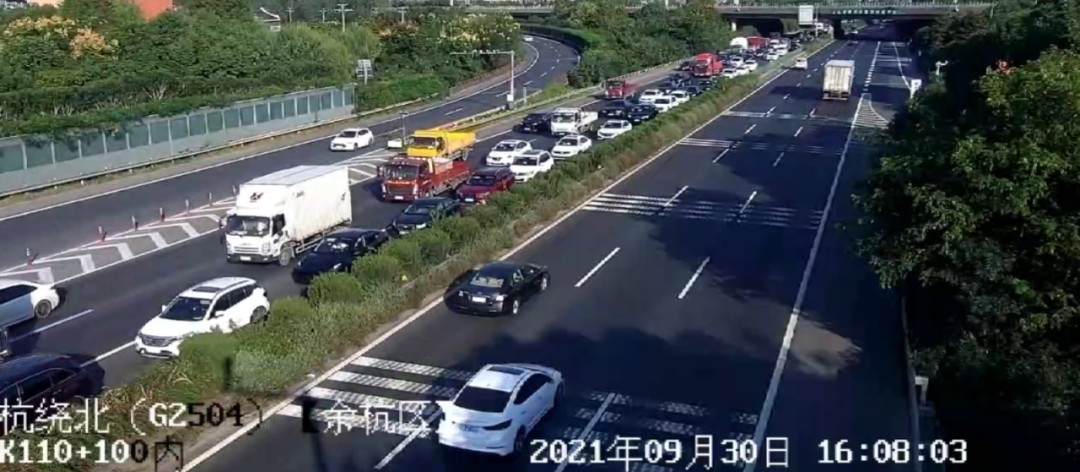 杭州东站已经人山人海了!部分高速大流量排队缓行…交警提醒:这才是堵车最重要的原因!休闲区蓝鸢梦想 - Www.slyday.coM 杭州东站已经人山人海了!部分高速大流量排队缓行…交警提醒:这才是堵车最重要的原因!休闲区蓝鸢梦想 - Www.slyday.coM