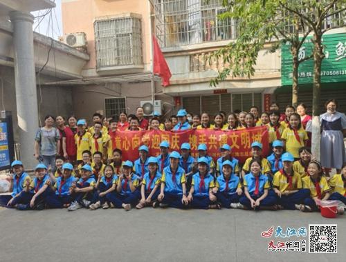 宜春市第八小学开展“我为祖国献祝福”活动(图)休闲区蓝鸢梦想 - Www.slyday.coM 宜春市第八小学开展“我为祖国献祝福”活动(图)休闲区蓝鸢梦想 - Www.slyday.coM