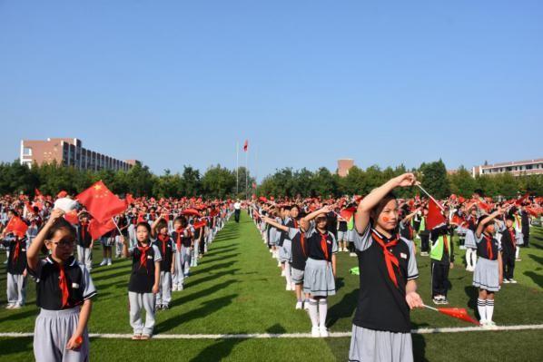 “我和我的祖国”——市第一实小举行庆国庆升旗仪式休闲区蓝鸢梦想 - Www.slyday.coM “我和我的祖国”——市第一实小举行庆国庆升旗仪式休闲区蓝鸢梦想 - Www.slyday.coM